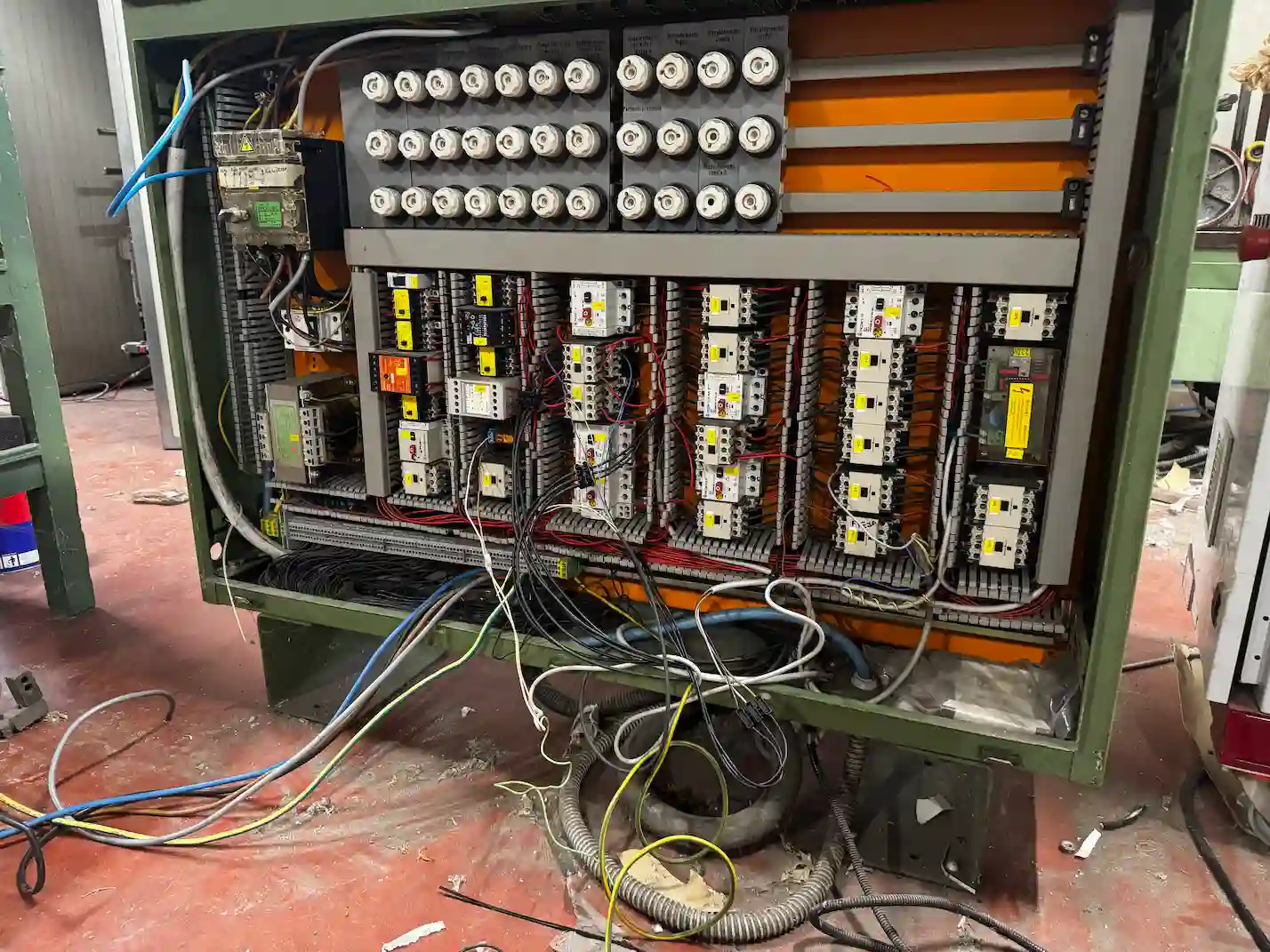 Quadro elettrico obsoleto non a norma